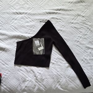 AN R + Alp N Rock One-Shoulder Black Top